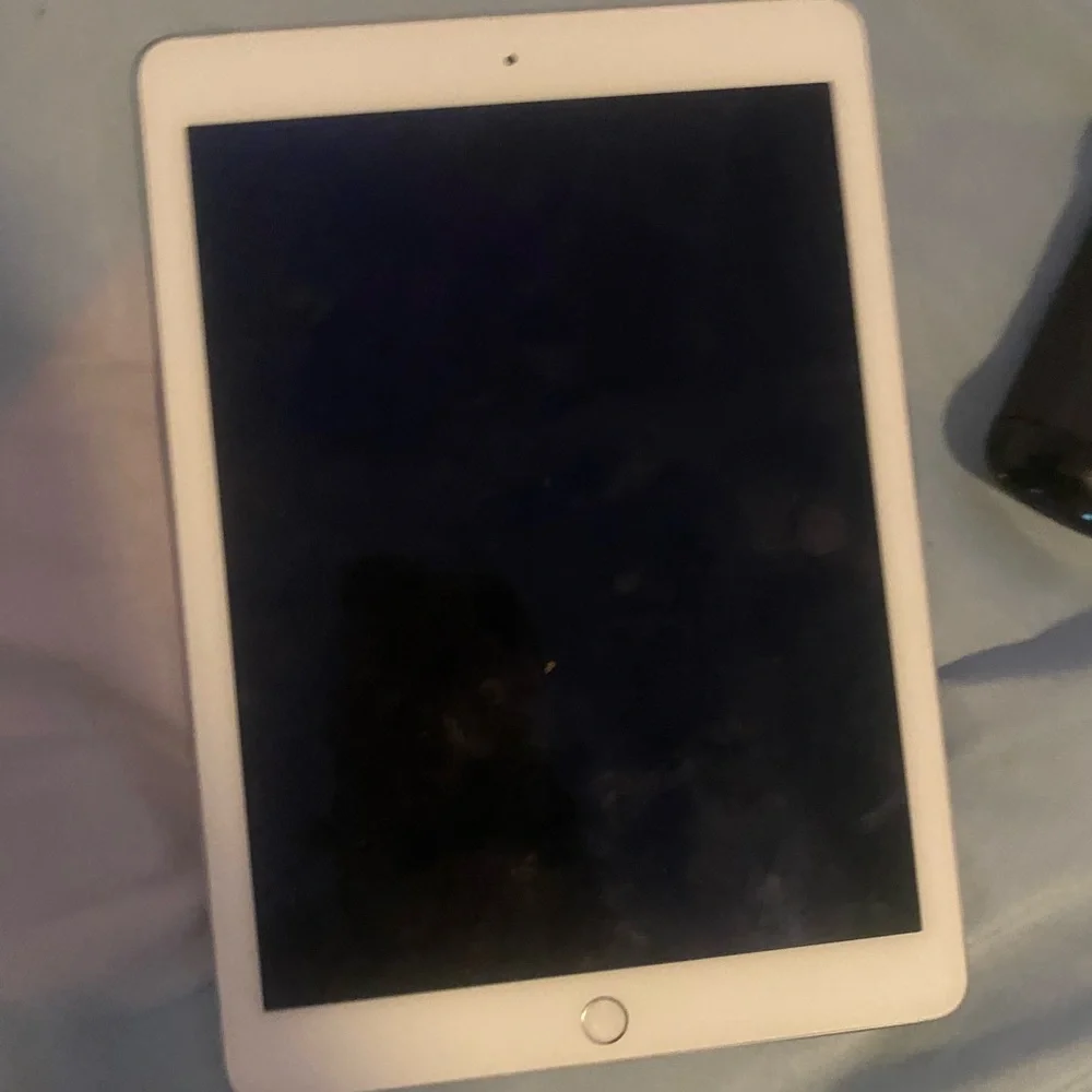 Apple Silver iPad Sleek Design Tablet